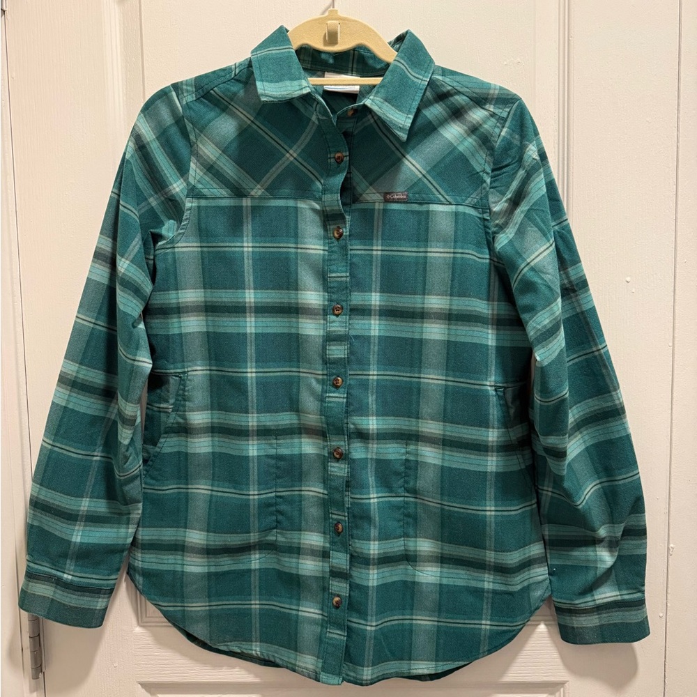 Columbia Women’s Green Plaid Button Down Shirt
